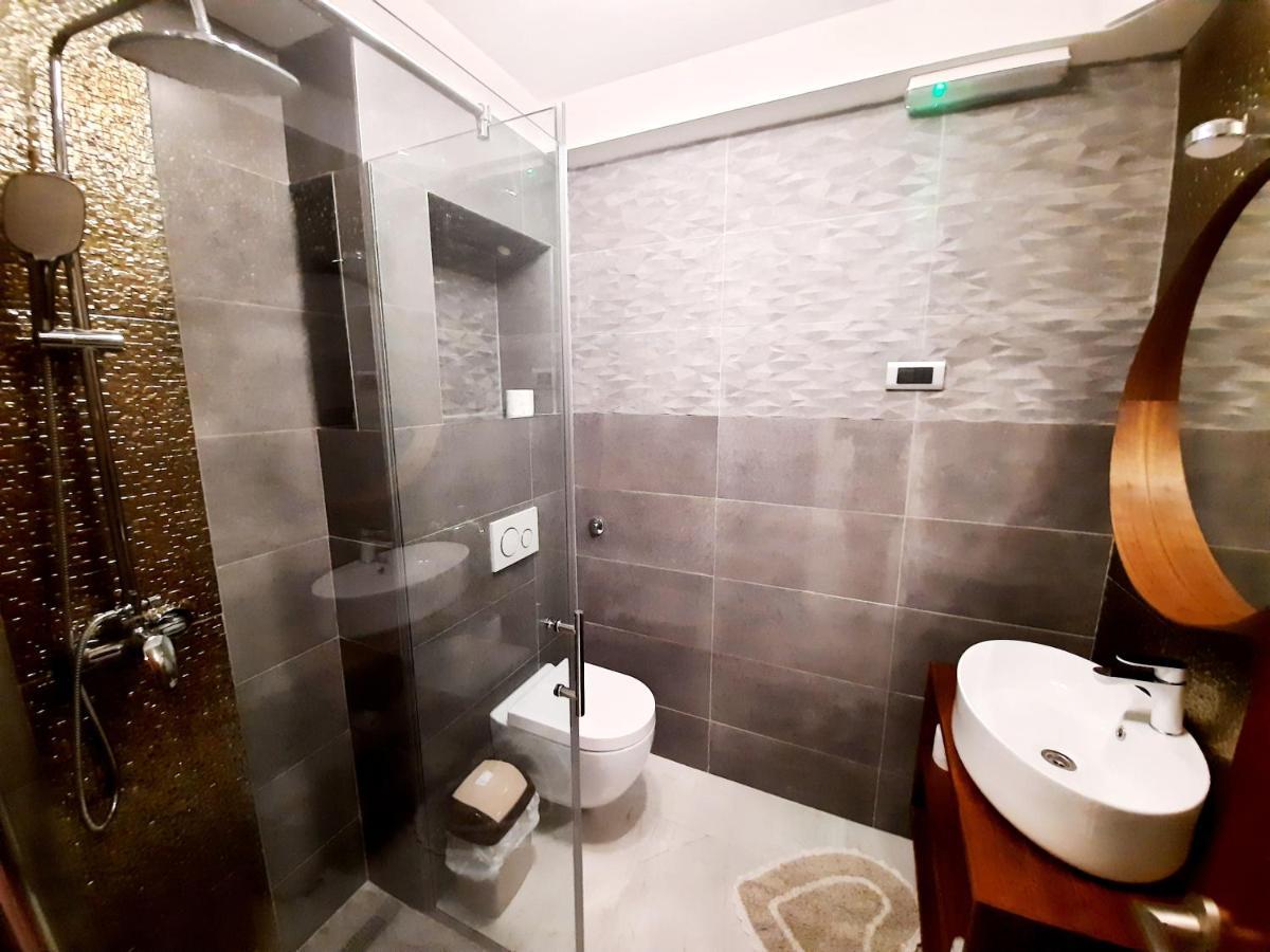 Split Symphony Garden: Modern, New Apartment Dış mekan fotoğraf
