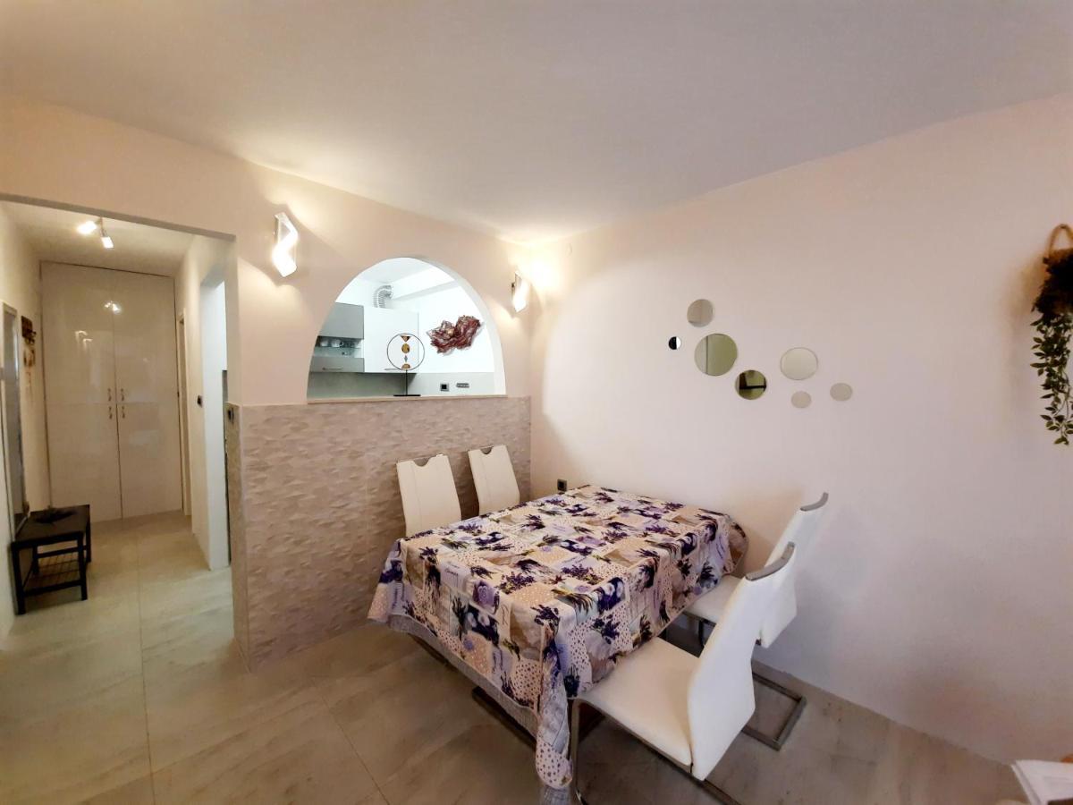 Split Symphony Garden: Modern, New Apartment Dış mekan fotoğraf
