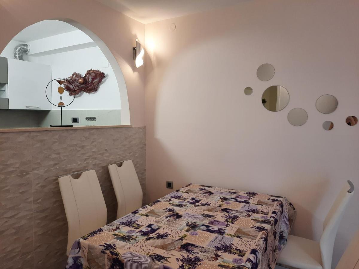 Split Symphony Garden: Modern, New Apartment Dış mekan fotoğraf
