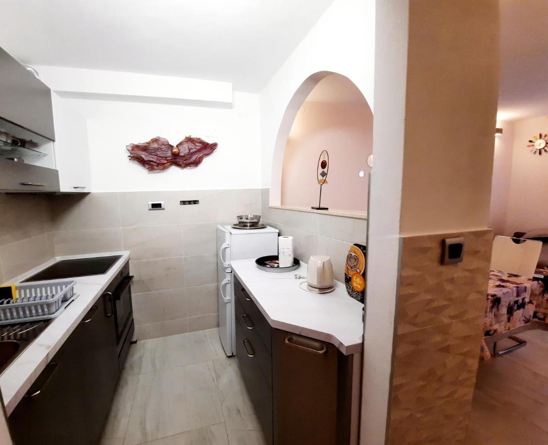 Split Symphony Garden: Modern, New Apartment Dış mekan fotoğraf