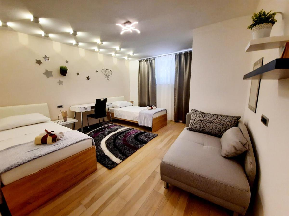 Split Symphony Garden: Modern, New Apartment Dış mekan fotoğraf