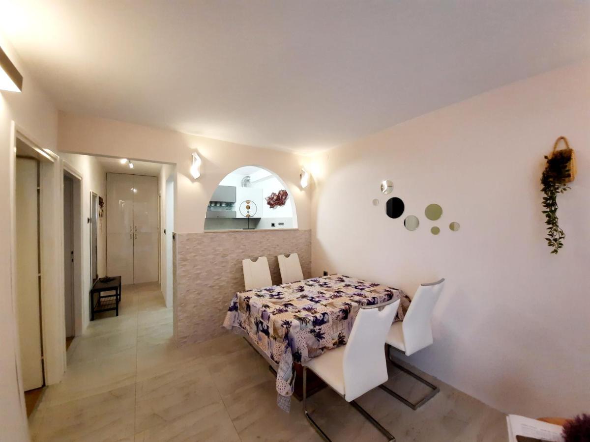 Split Symphony Garden: Modern, New Apartment Dış mekan fotoğraf