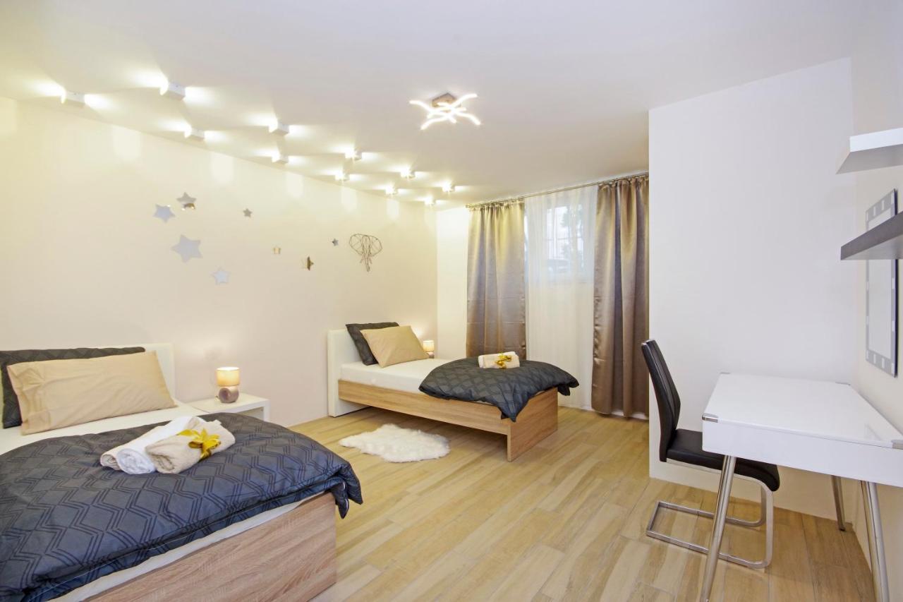 Split Symphony Garden: Modern, New Apartment Dış mekan fotoğraf
