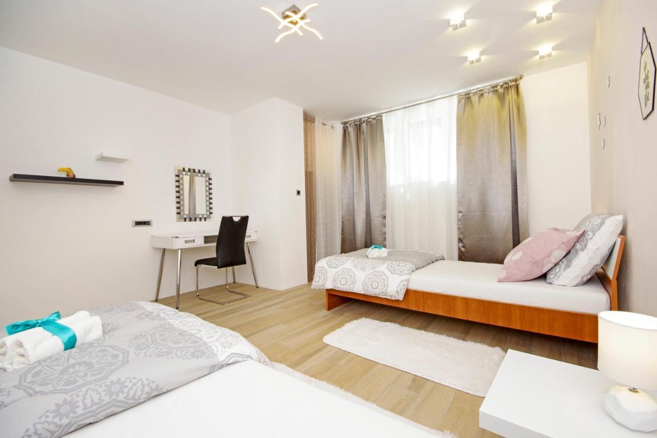 Split Symphony Garden: Modern, New Apartment Dış mekan fotoğraf