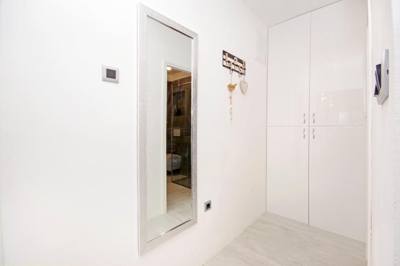 Split Symphony Garden: Modern, New Apartment Dış mekan fotoğraf