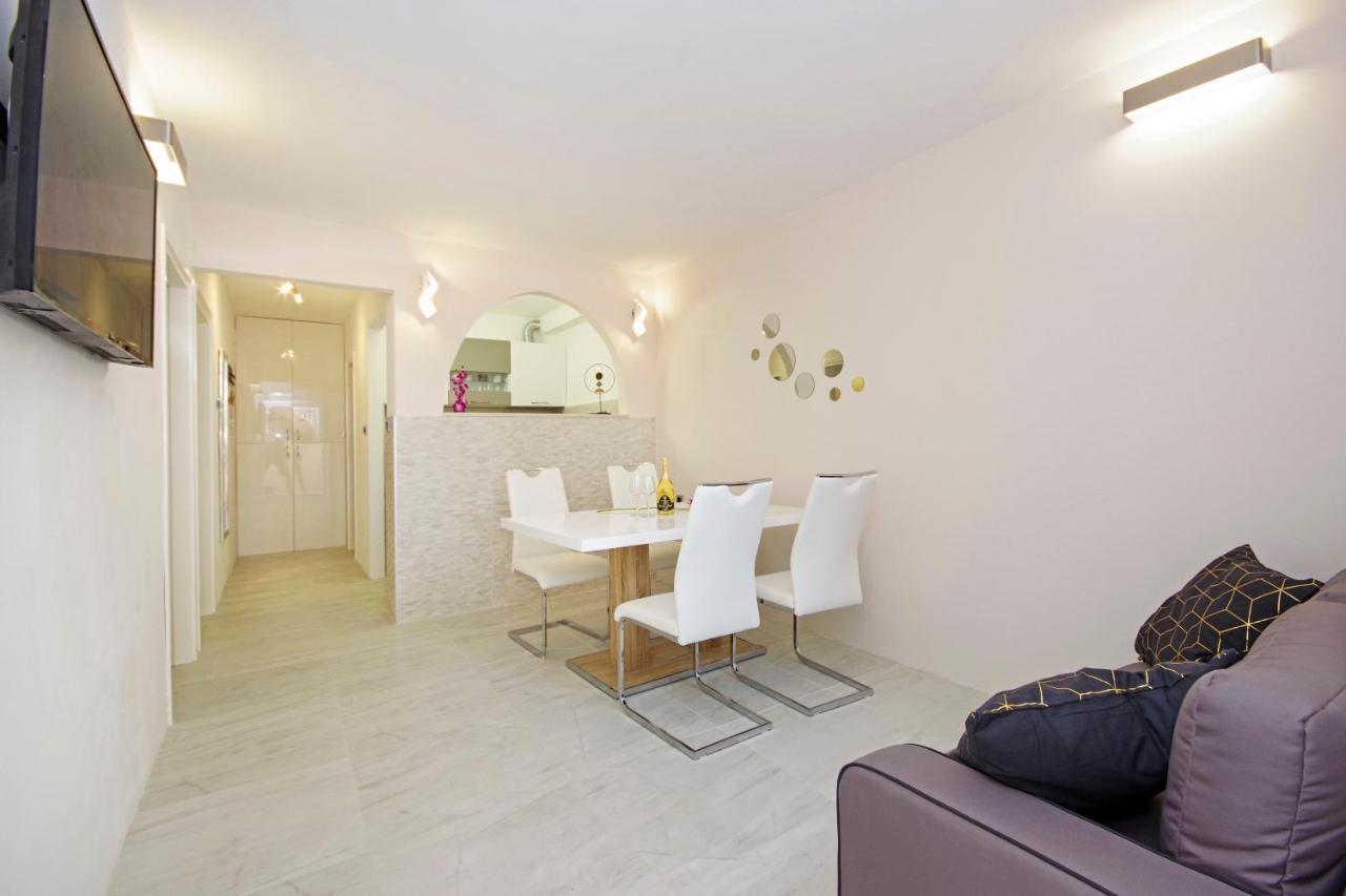 Split Symphony Garden: Modern, New Apartment Dış mekan fotoğraf