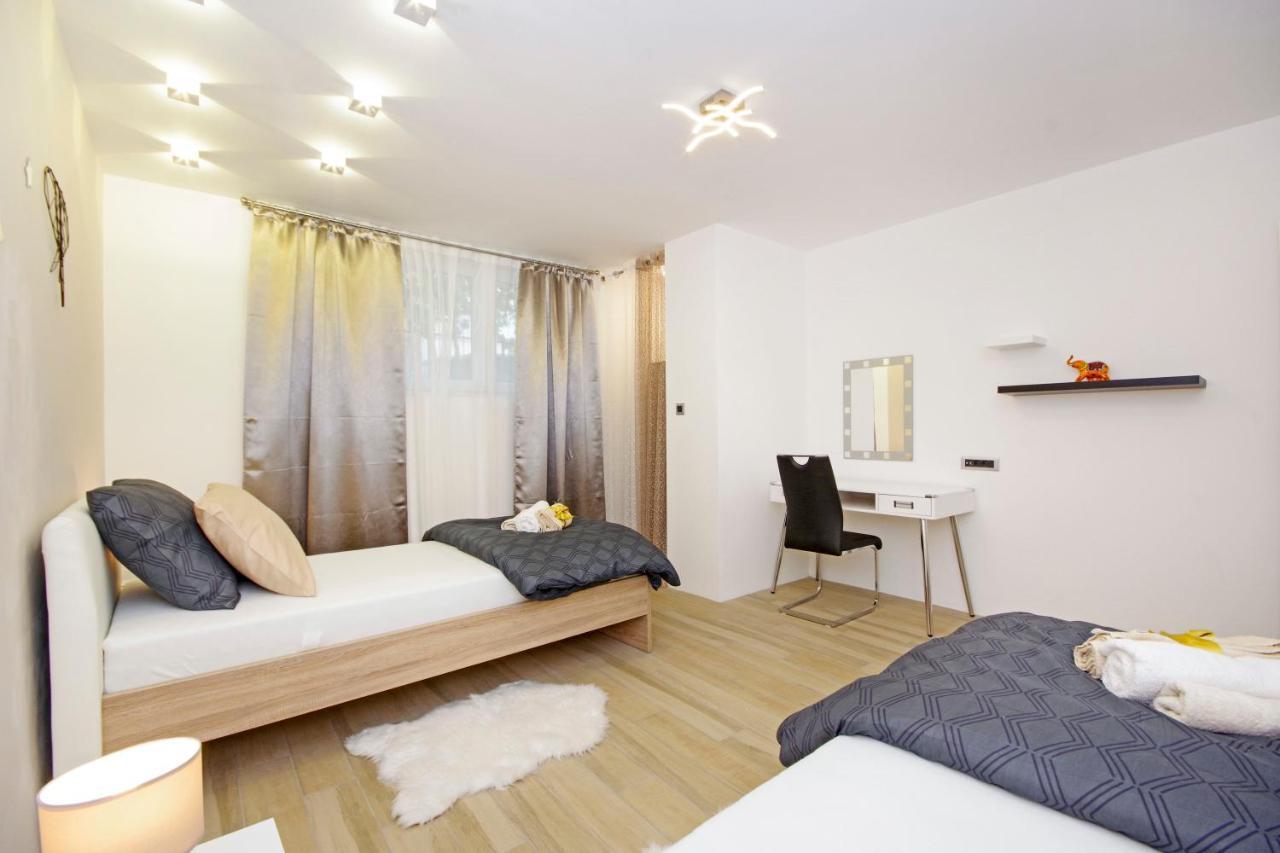 Split Symphony Garden: Modern, New Apartment Dış mekan fotoğraf