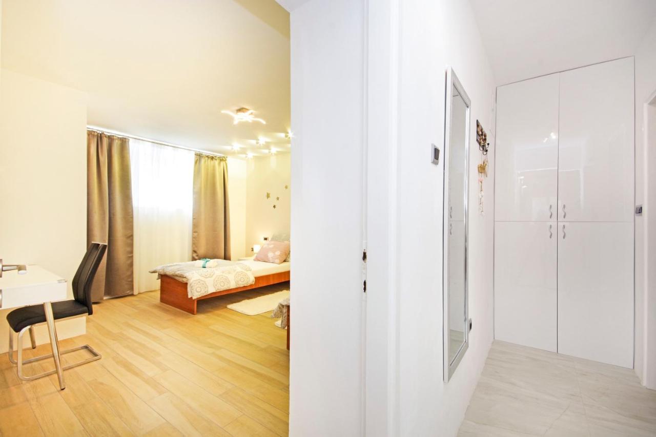 Split Symphony Garden: Modern, New Apartment Dış mekan fotoğraf